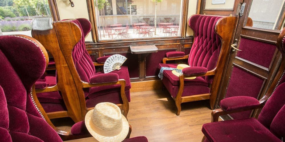 compartiment première classe d'une voiture suisse