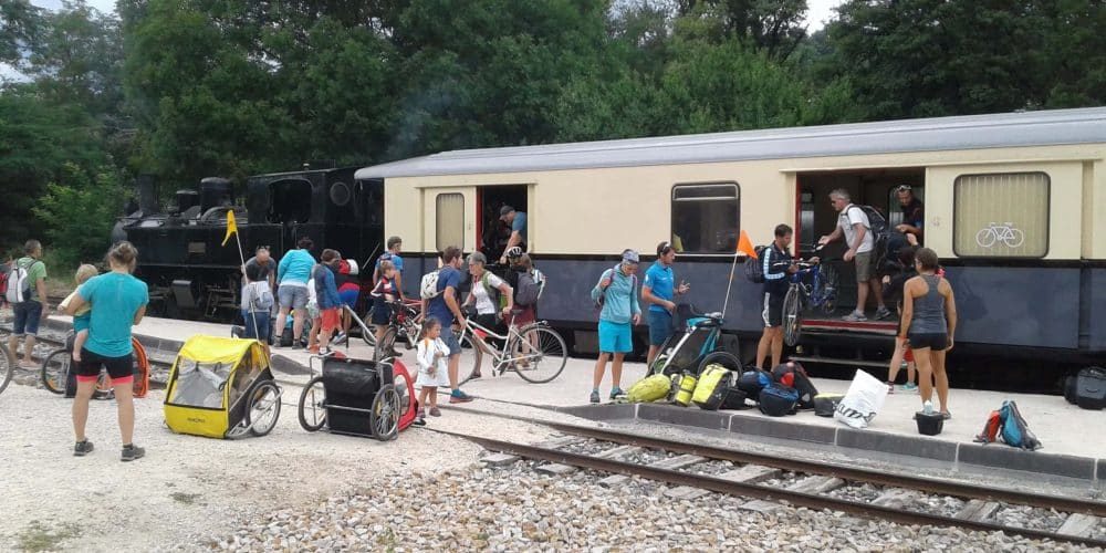 fourgon à vélo en gare de Lamastre