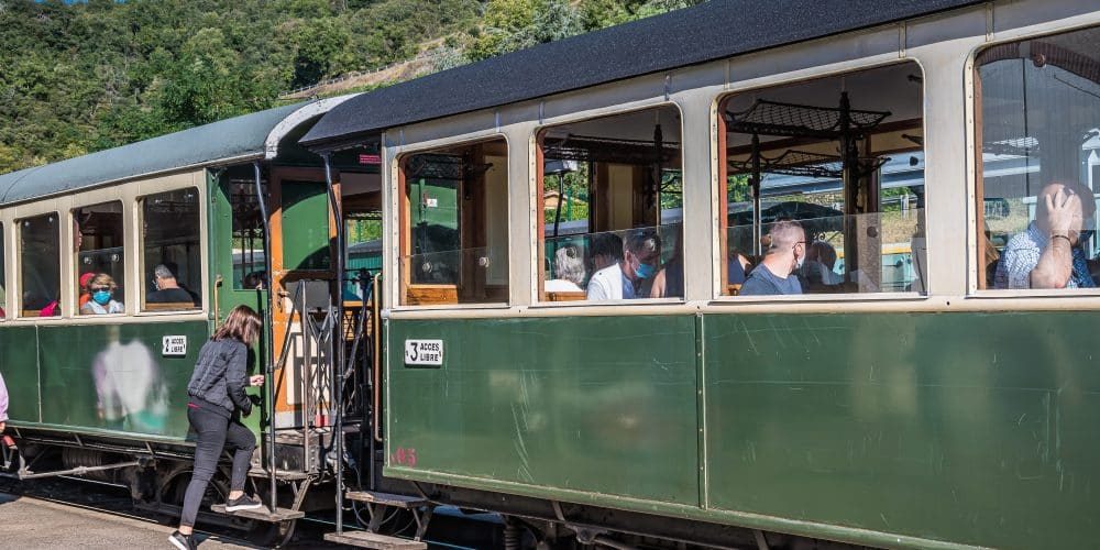 voitures suisses en gare de Tournon Saint Jean